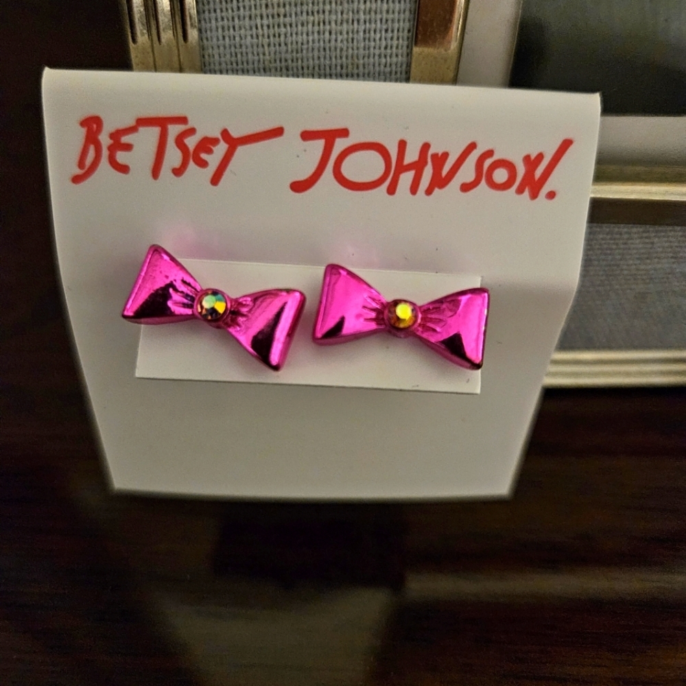 BETSEY JOHNSON EARRINGS  - 🎀